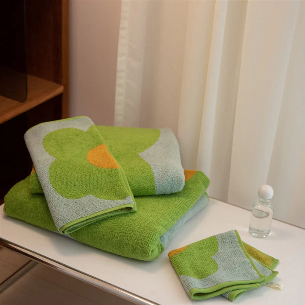 Cheerful Floral Print Cotton Bath Towel Green