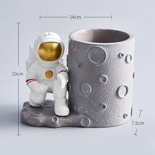 Astronaut Pen Holder B