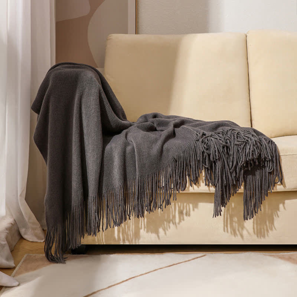 Chunky Knit Tassel Blanket Black
