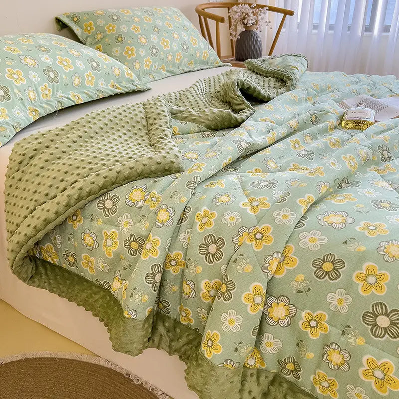 Floral Velvet Quilt - Textured & Soft Berry Vine