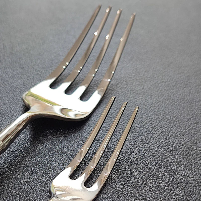 Eco-Friendly Silverware Set - Durable Dinnerware with Bamboo Handles