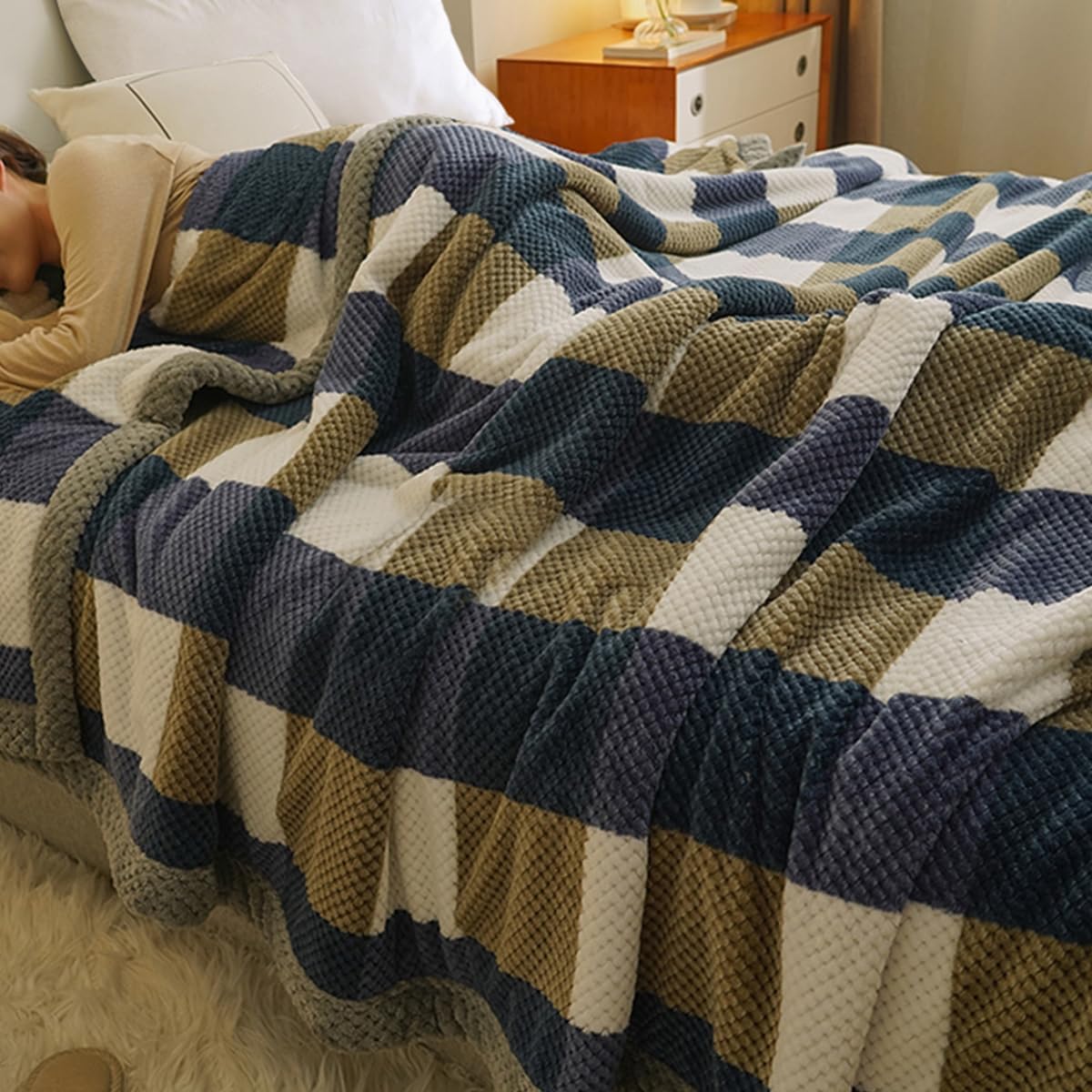 Plaid Throw Blanket - Super Warm with Timeless Pattern