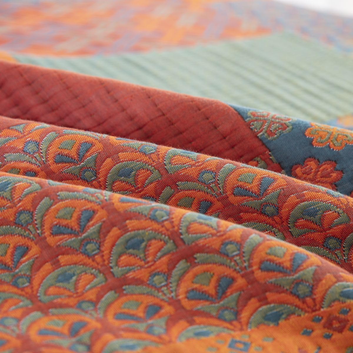 Cotton Woven Quilt with Patchwork Patterns - Skin Friendly & Soft