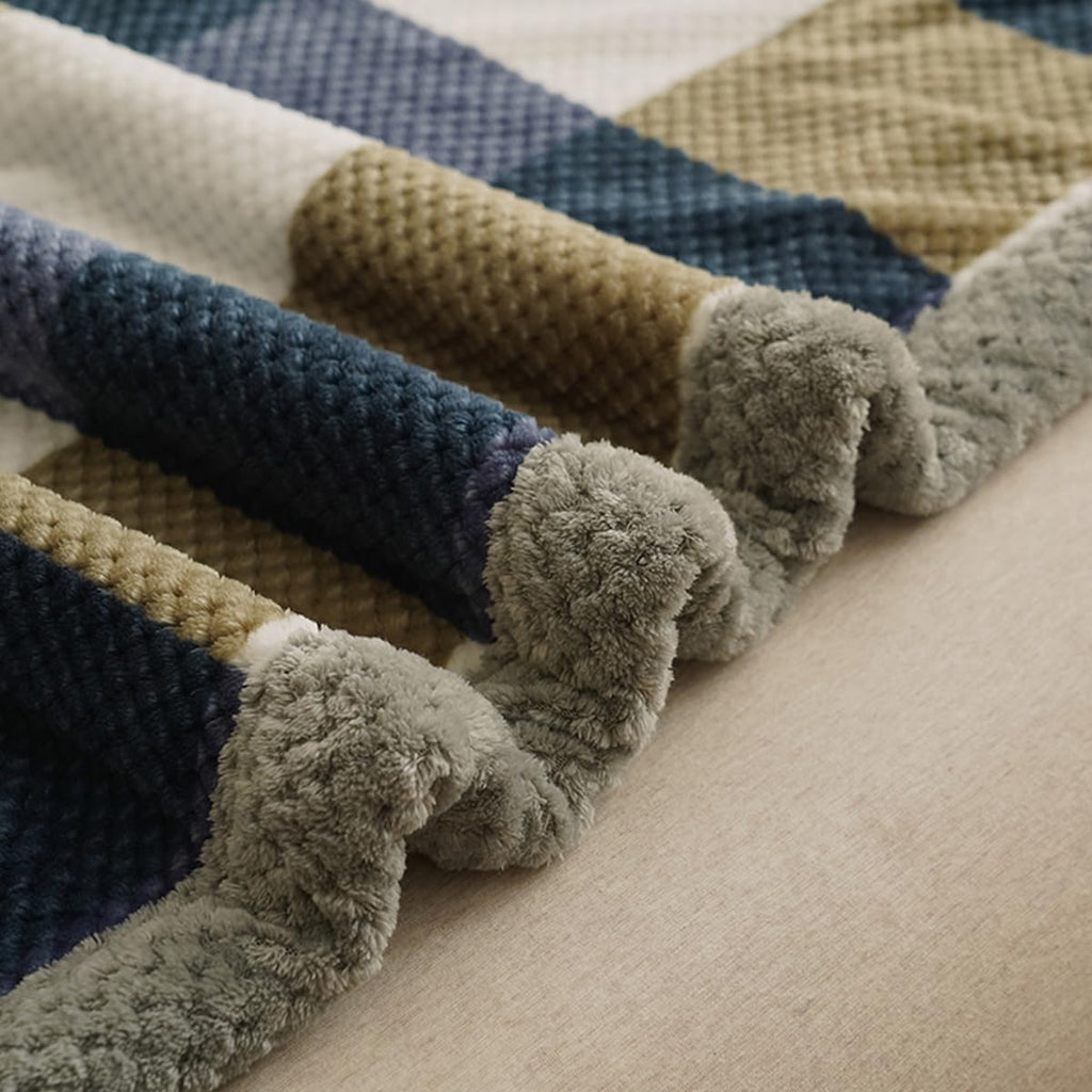 Plaid Throw Blanket - Super Warm with Timeless Pattern