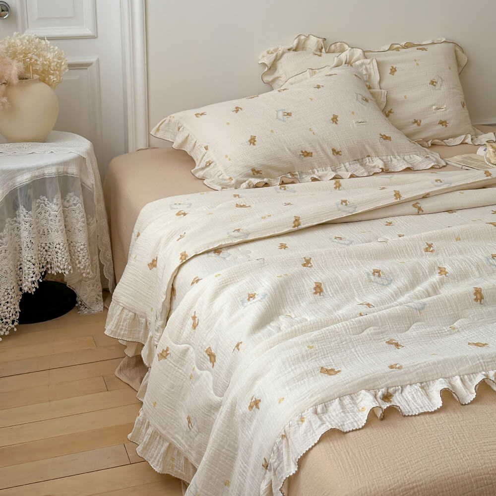 Bear Bath Time Muslin Quilt – Ruffle Edge Cotton Bedding