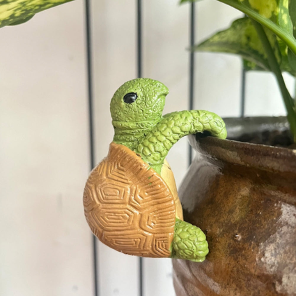 Arden Hanging Turtle Resin Pot Ornament Mint