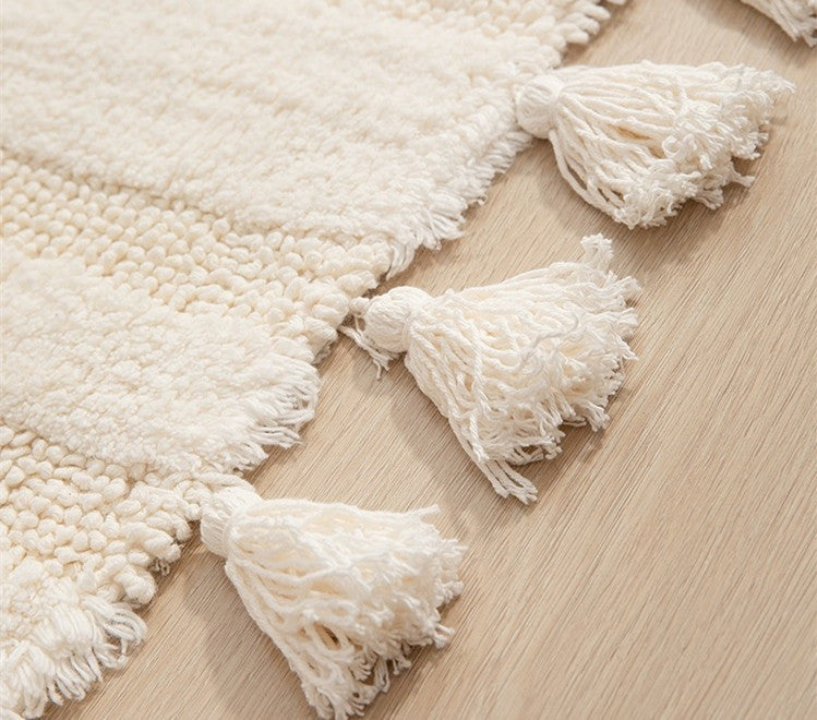 Handmade Cotton Tassel Area Rug – Boho Minimalist Style
