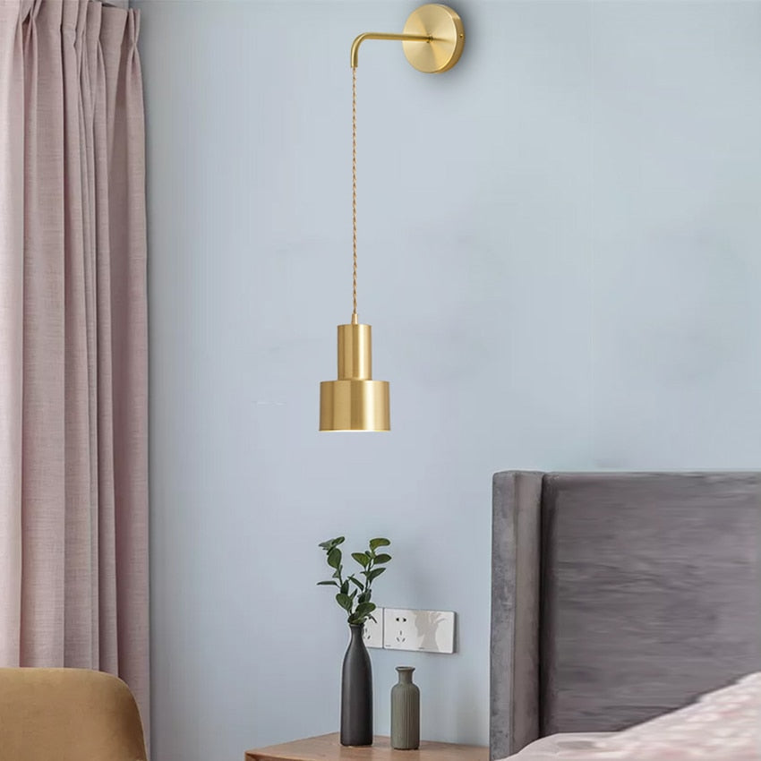 Colgando Gold Tone Wall Lamp