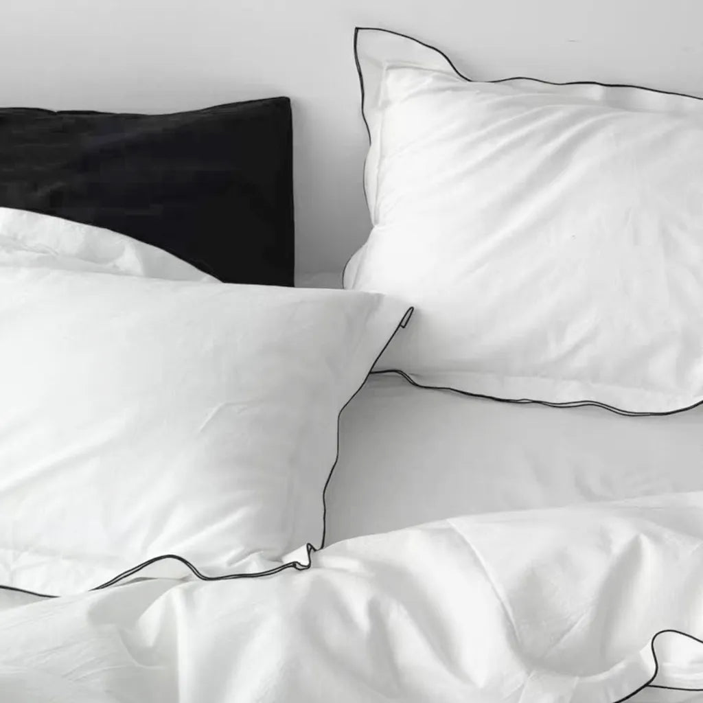 Contrast Flange Bedding Set