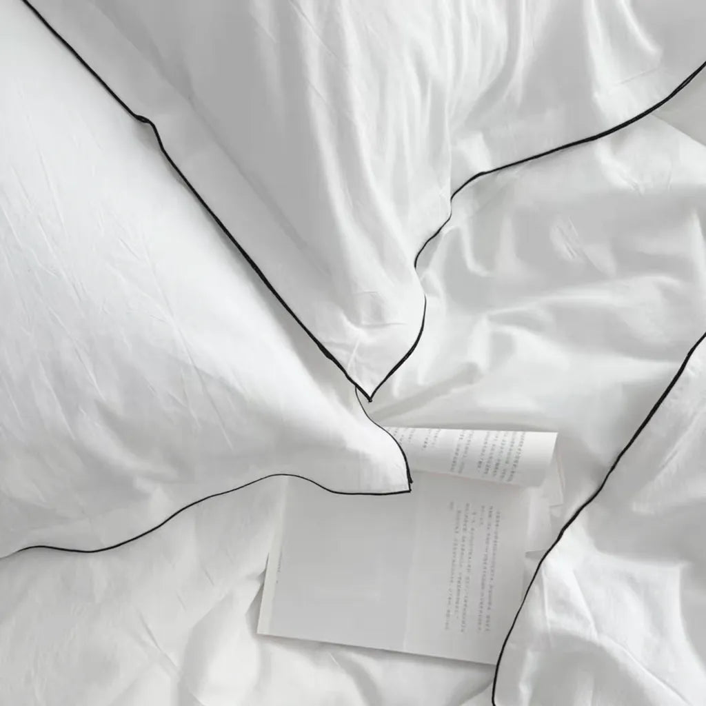 Contrast Flange Bedding Set