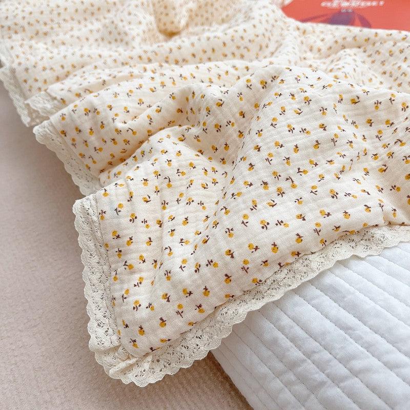 Daisy Baby Quilt – Lace Trim Muslin Comfort