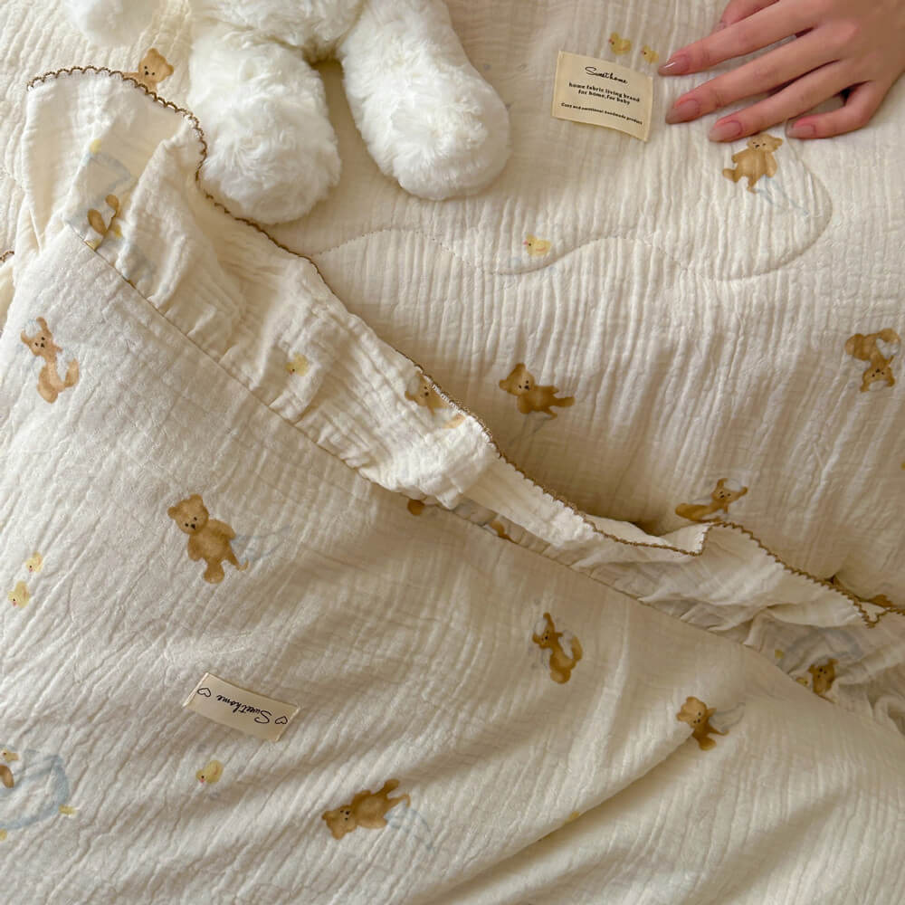 Bear Bath Time Muslin Quilt – Ruffle Edge Cotton Bedding