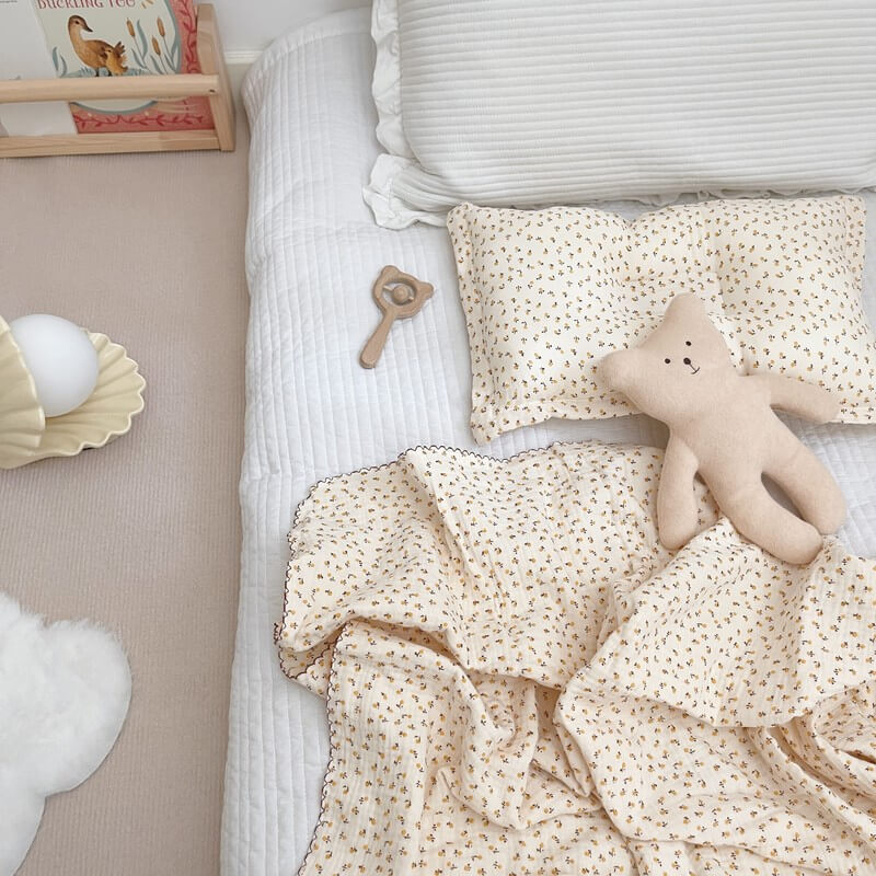 Daisy Floral Muslin Baby Blanket & Pillow Set – 47″×51″
