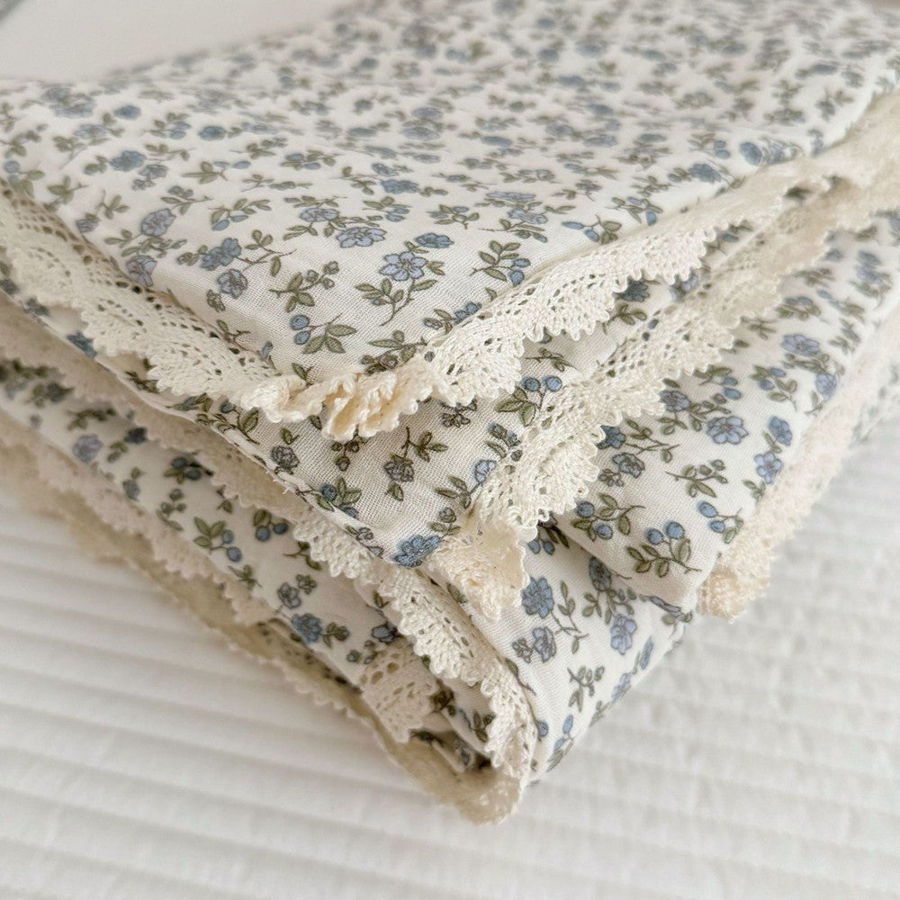 Vintage Ditsy Floral Baby Quilt – Cotton Muslin