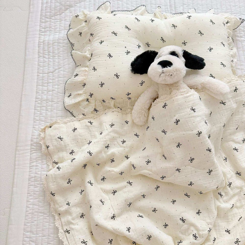 Bow Print Toddler Comforter – Cotton Muslin with Lace Trim