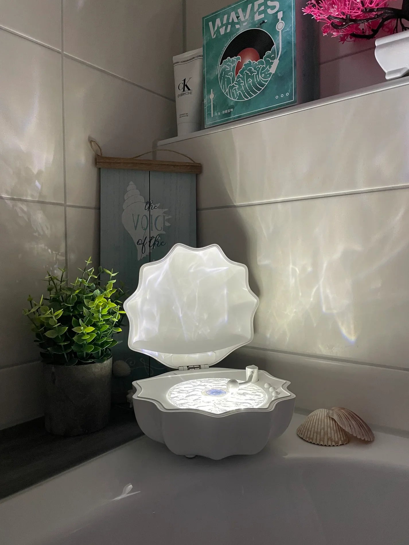 GlowShell™ - Vinyl Wave Speaker White
