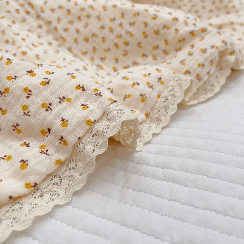 Daisy Baby Quilt – Lace Trim Muslin Comfort