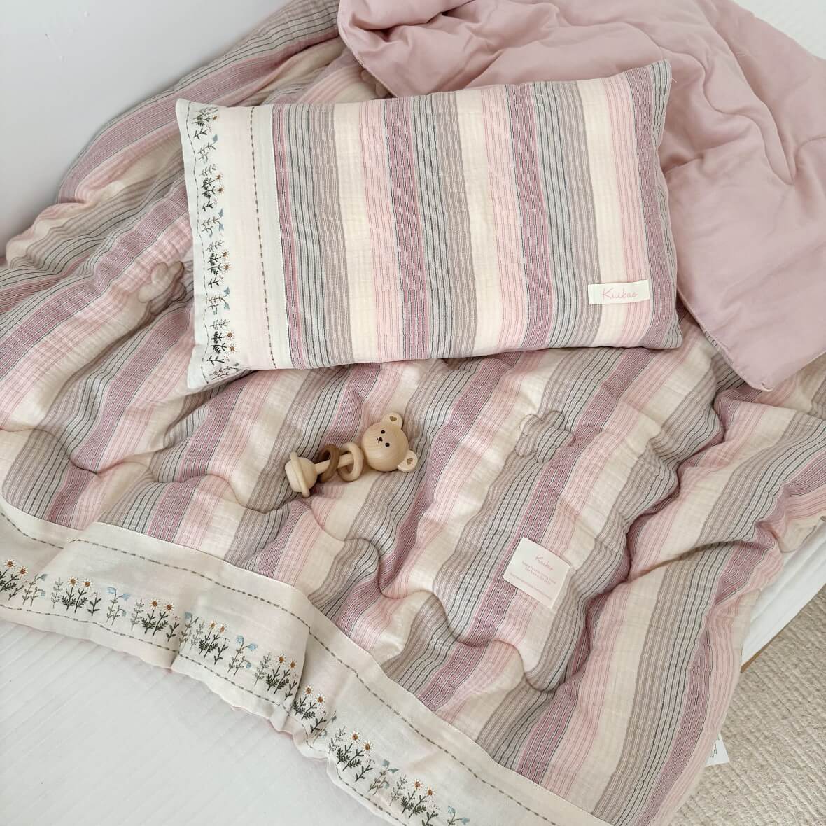 Striped Muslin Quilt Set – Soft Pink Cotton Comforter