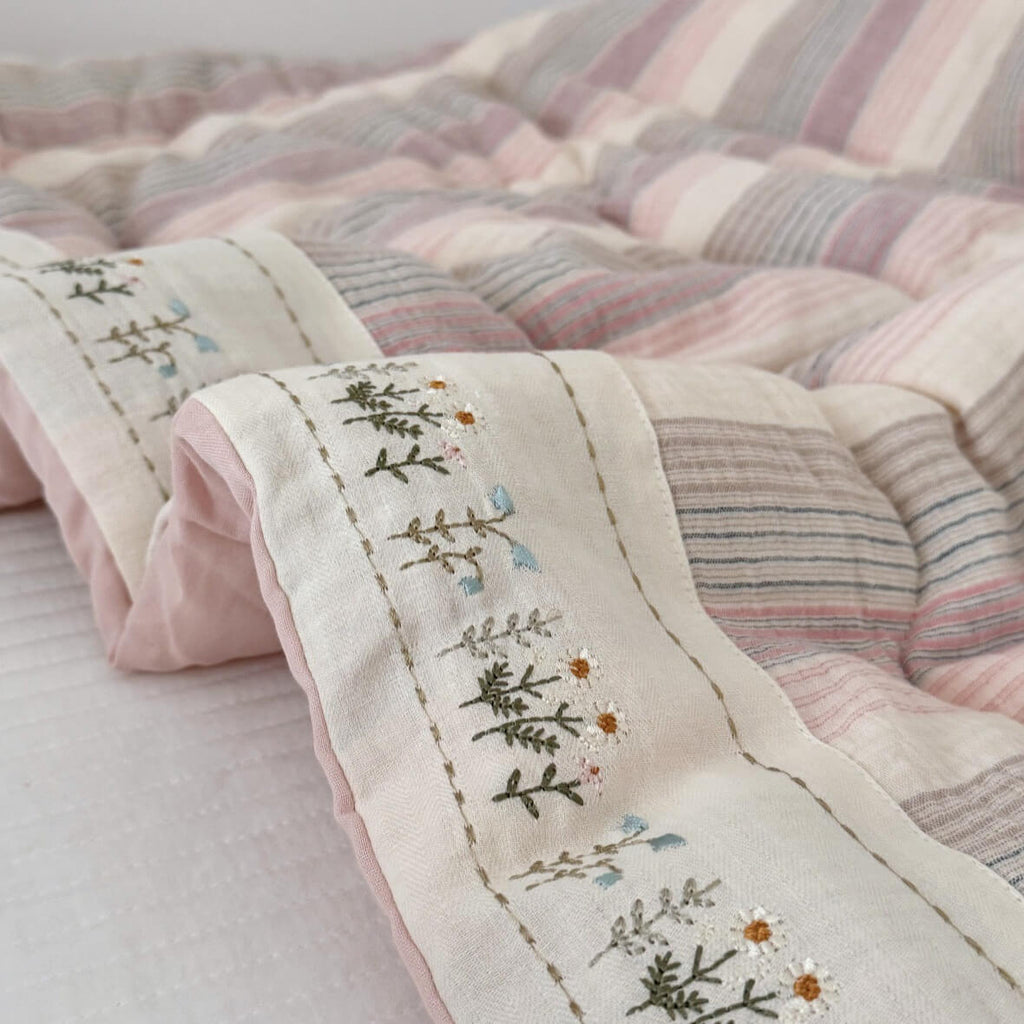Striped Muslin Quilt Set – Soft Pink Cotton Comforter