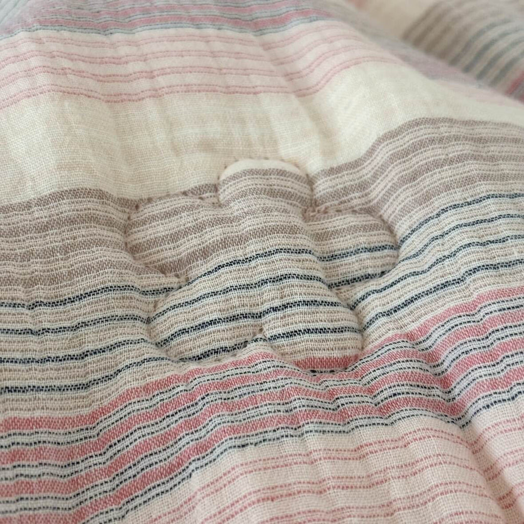 Striped Muslin Quilt Set – Soft Pink Cotton Comforter