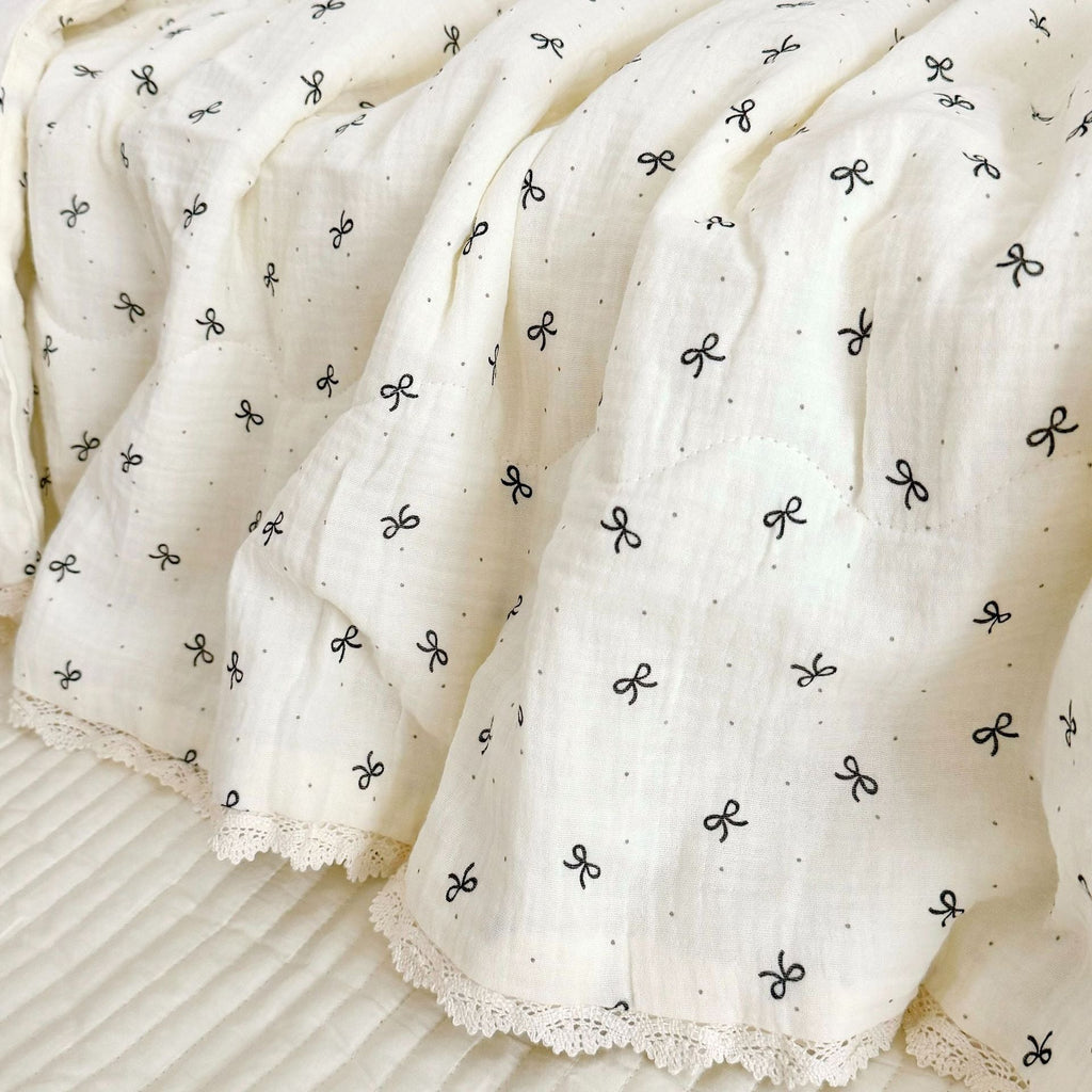 Bow Print Toddler Comforter – Cotton Muslin with Lace Trim