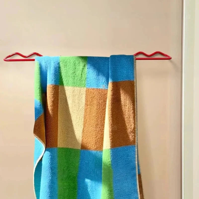 Wiggle Towel Bar