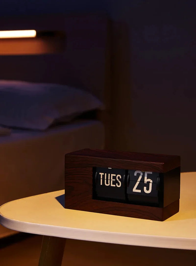 Maison Flip Calendar Clock