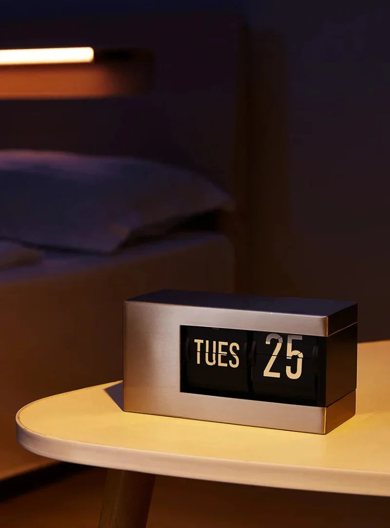 Maison Flip Calendar Clock