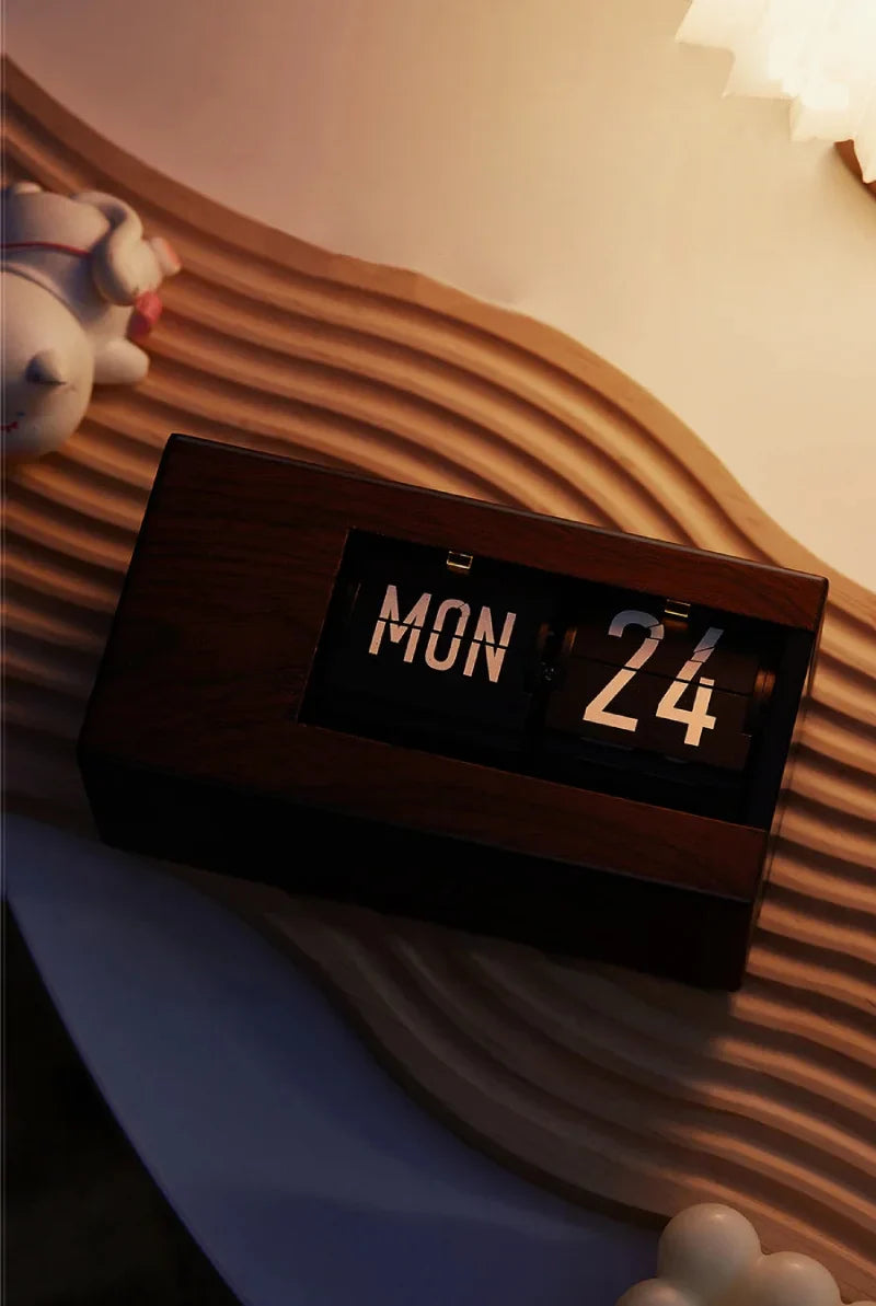 Maison Flip Calendar Clock