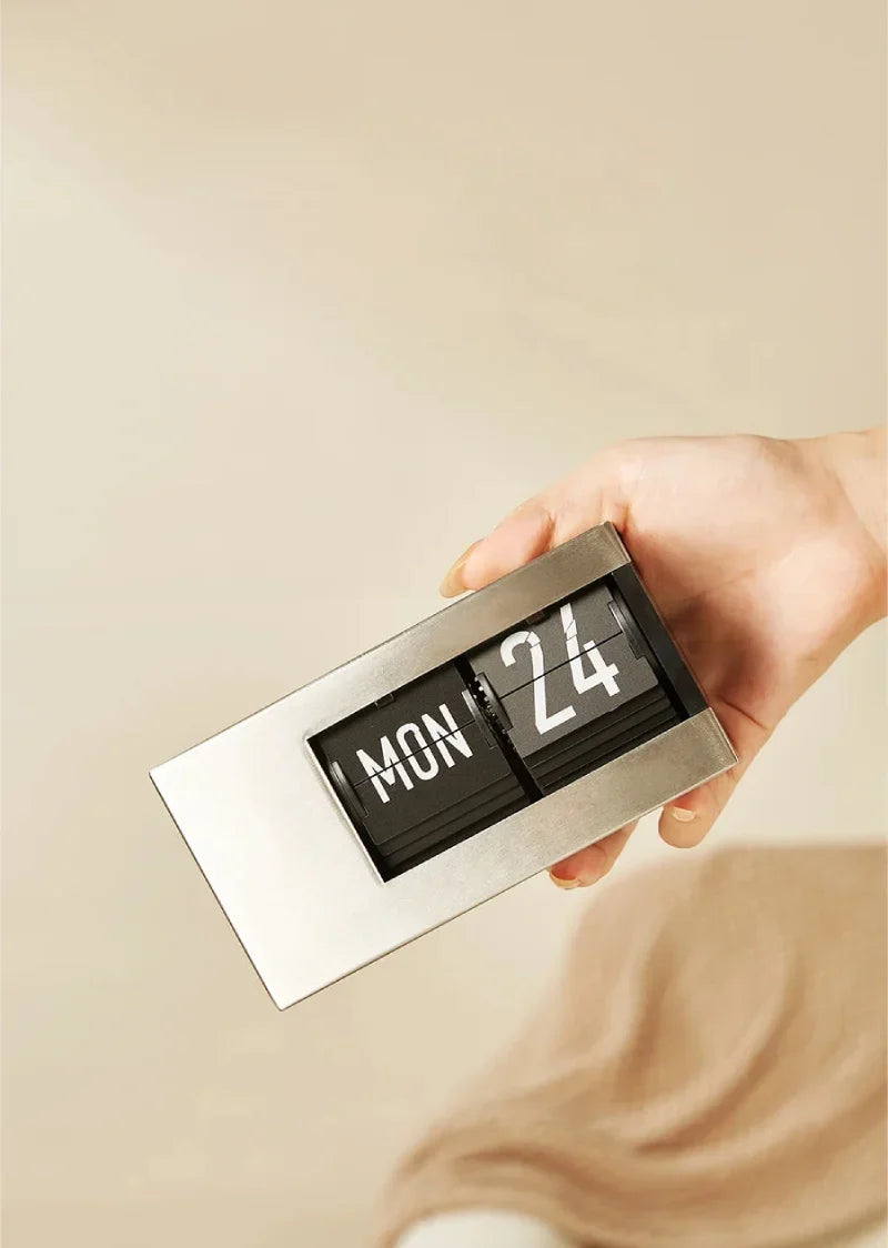 Maison Flip Calendar Clock