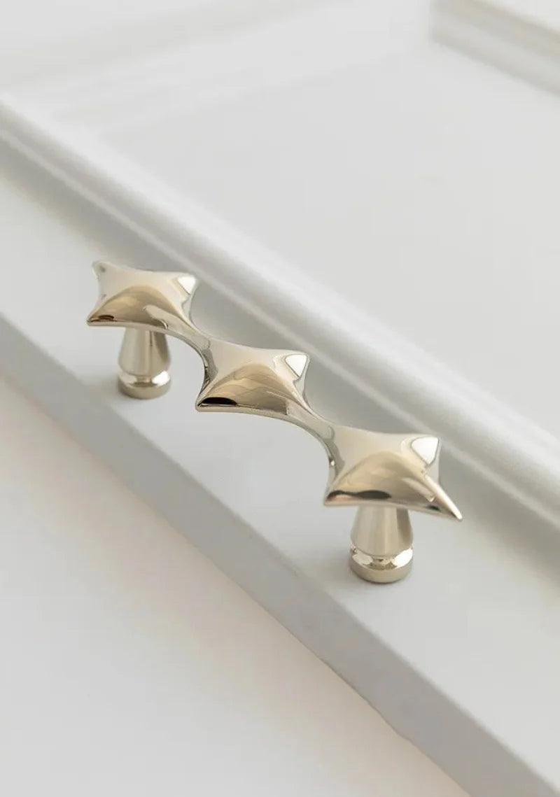 The Nova Cabinet Pull