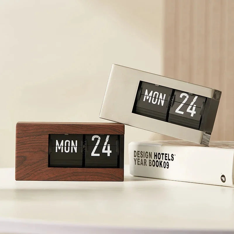 Maison Flip Calendar Clock