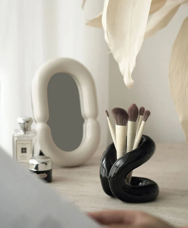 Sculpted Knot Ceramic Holder