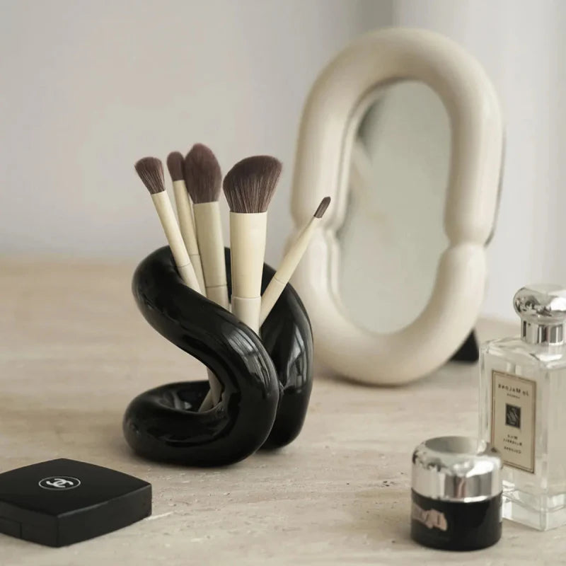 Sculpted Knot Ceramic Holder