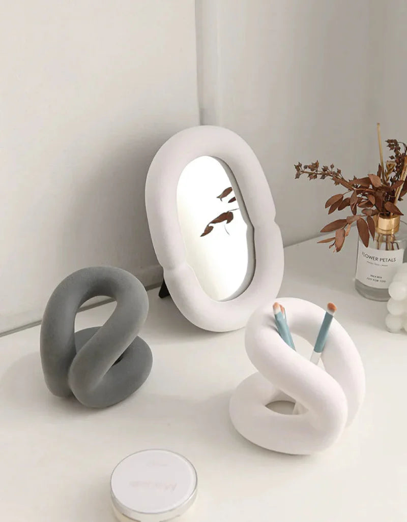 Sculpted Knot Ceramic Holder