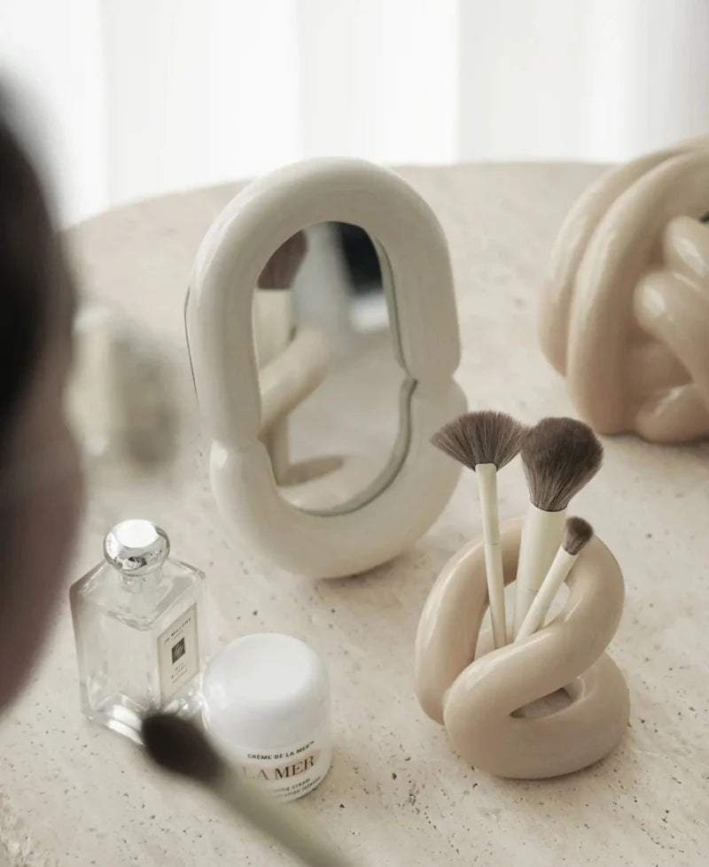 Sculpted Knot Ceramic Holder
