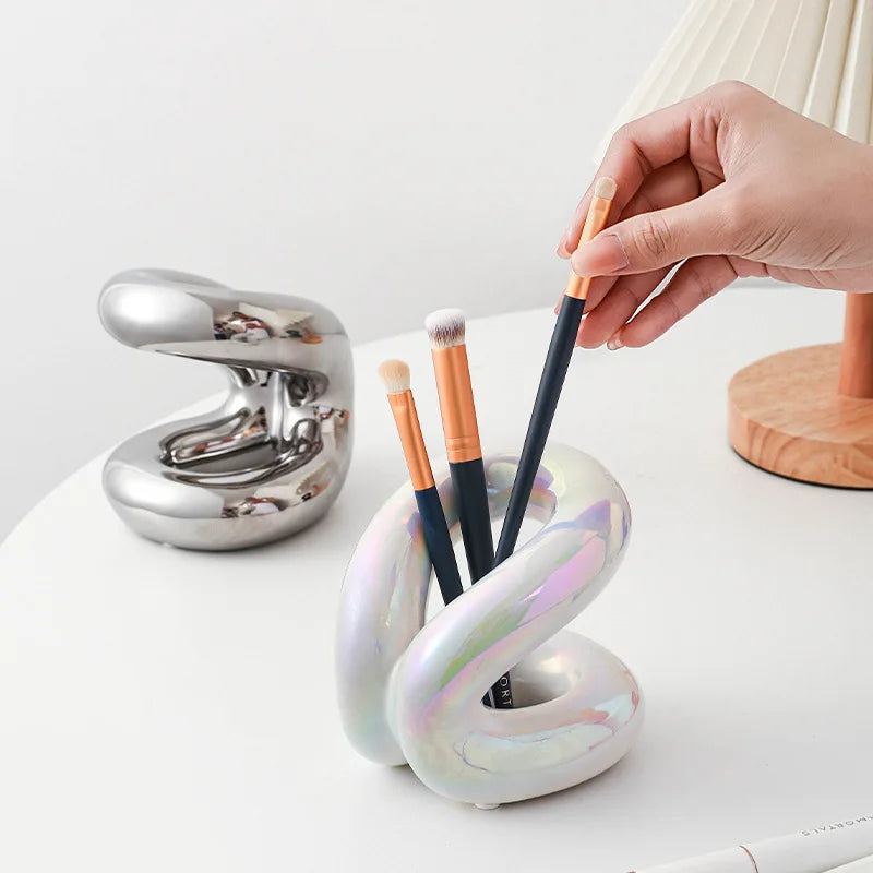 Sculpted Knot Ceramic Holder