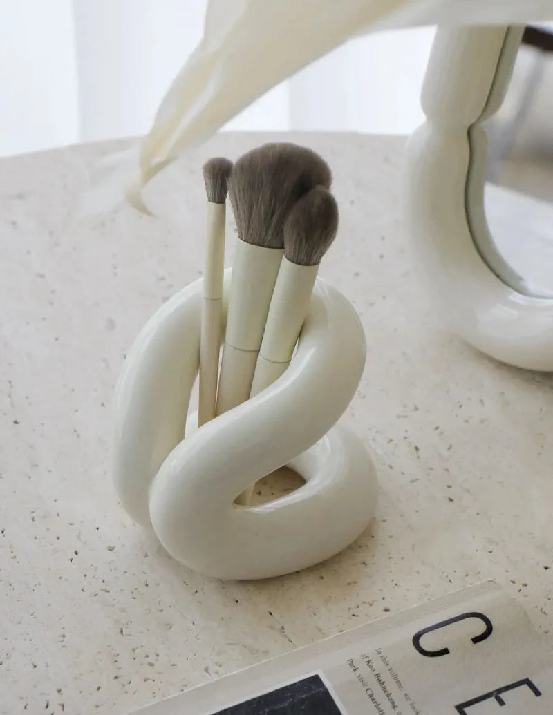 Sculpted Knot Ceramic Holder