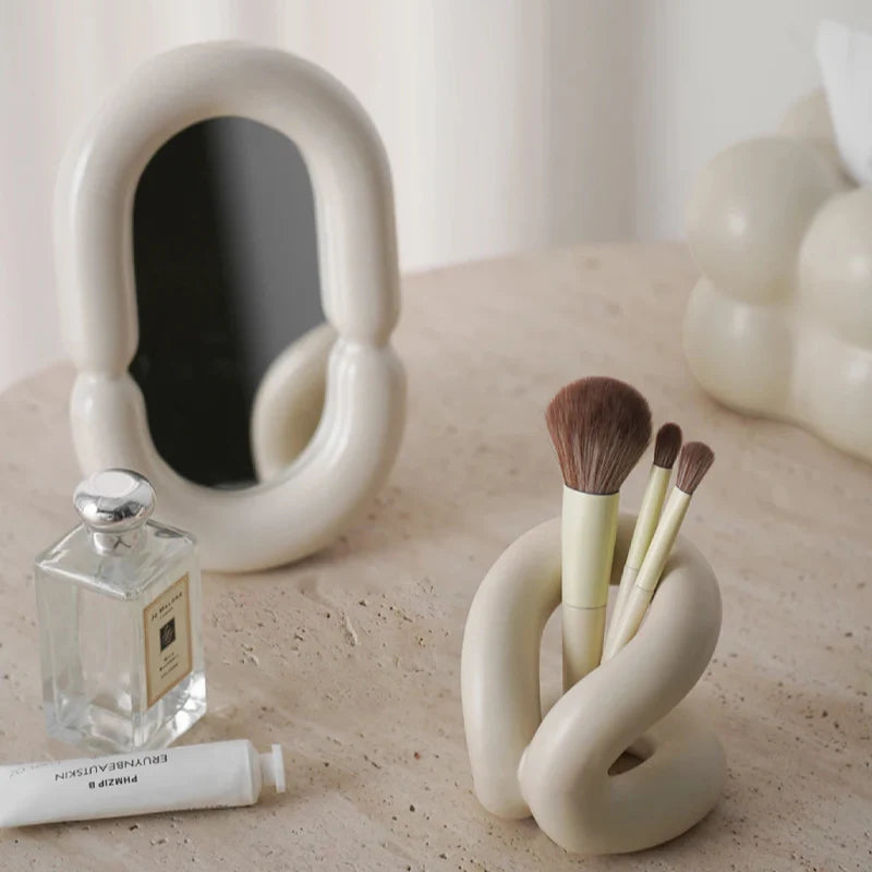 Sculpted Knot Ceramic Holder