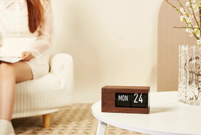 Maison Flip Calendar Clock