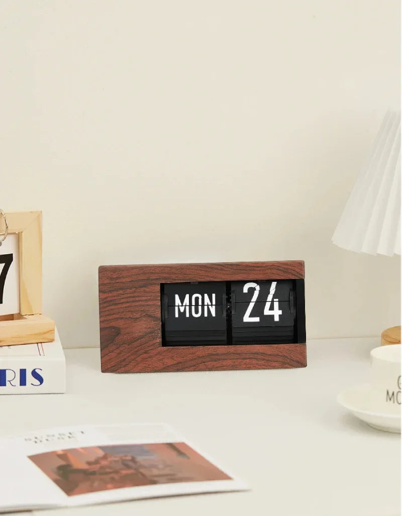 Maison Flip Calendar Clock