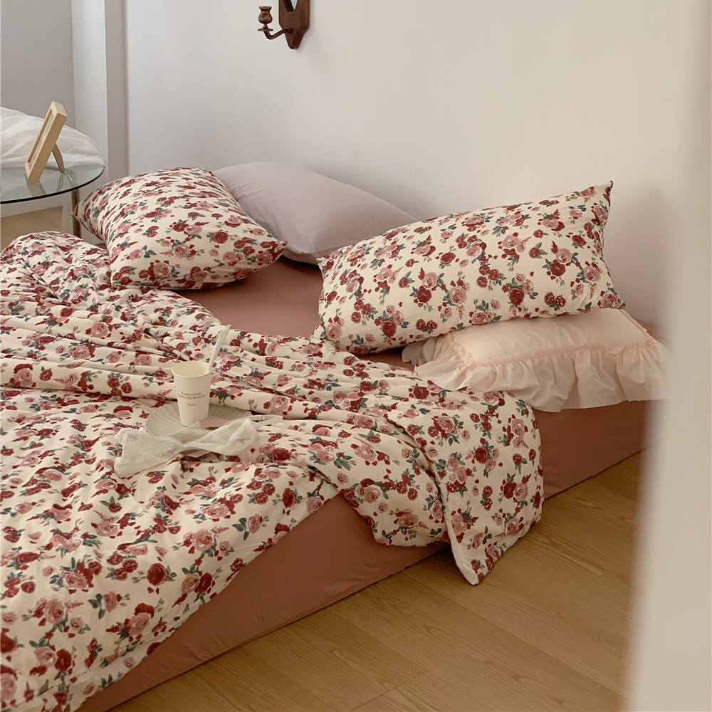 Vintage Rose Knit Cotton Bedding Set – Soft & Romantic