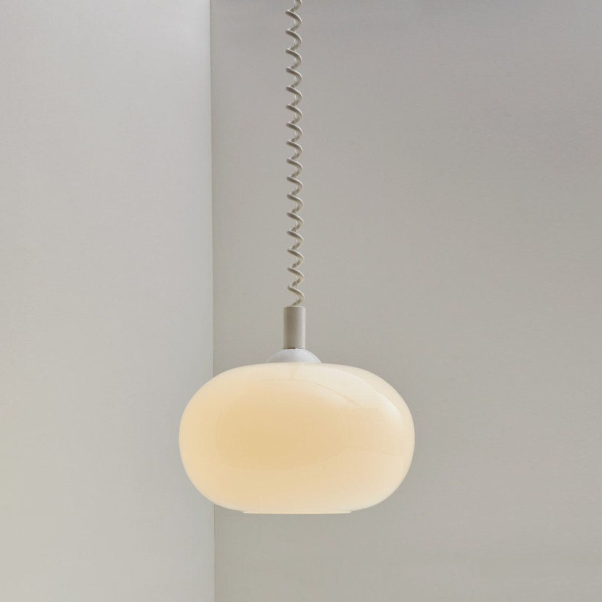 Spring Wire Retractable Pendant Light White