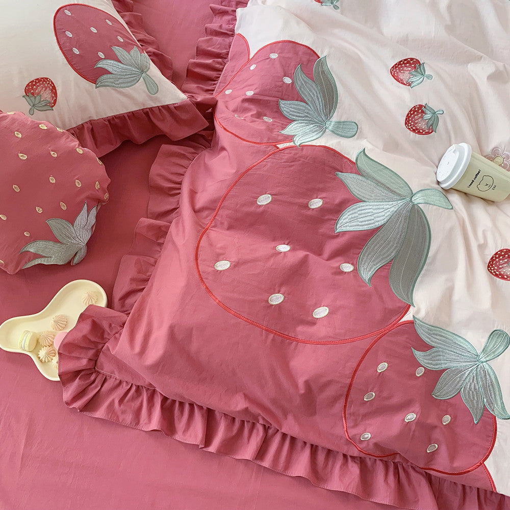 Strawberry-Themed Cotton Bedding Set in Soft Pink Tones