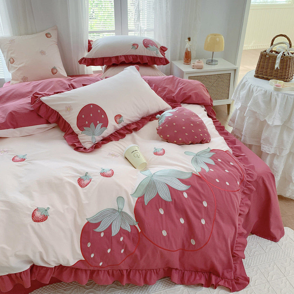Strawberry-Themed Cotton Bedding Set in Soft Pink Tones