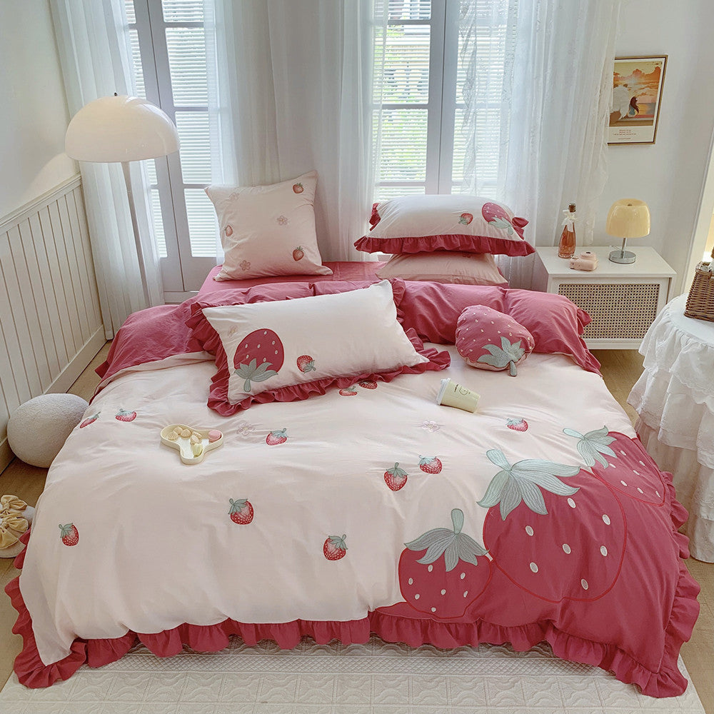 Strawberry-Themed Cotton Bedding Set in Soft Pink Tones