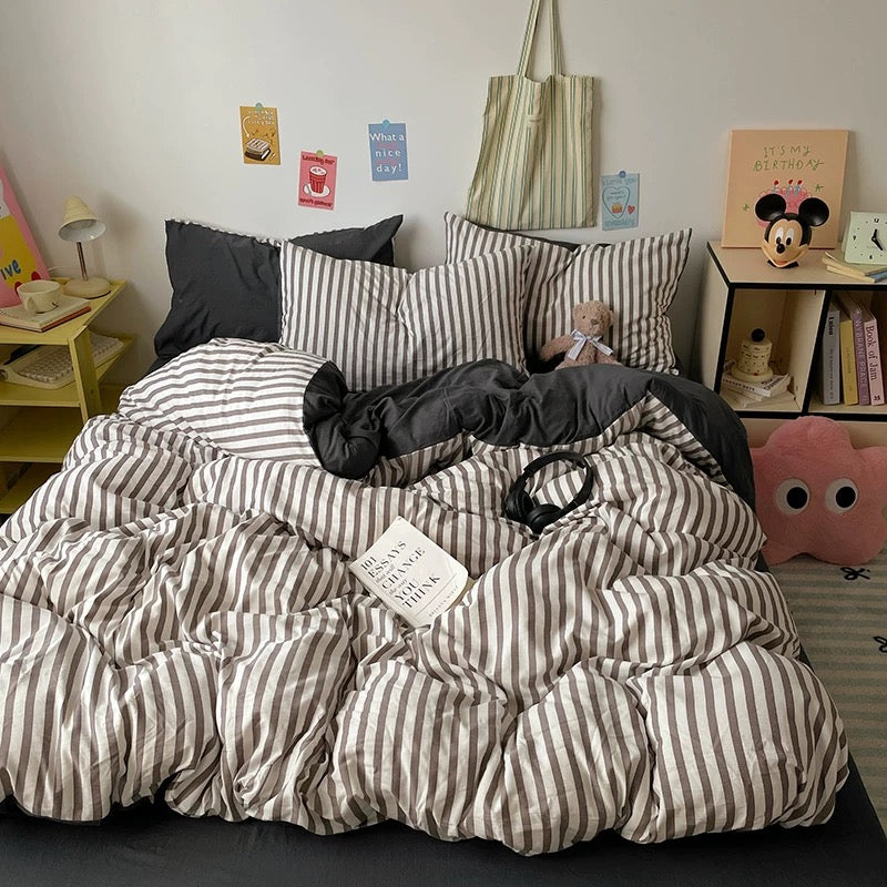 Minimalist Black Stripe Bedding Set