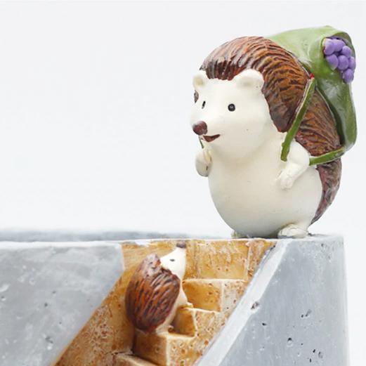 Pet Confidential Residence Planter Pot