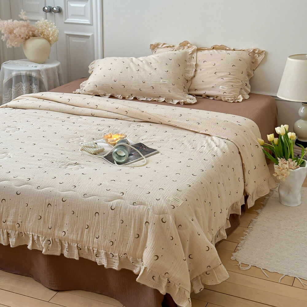 Moon & Star Muslin Quilt – Ruffle Edge Cotton Bedding