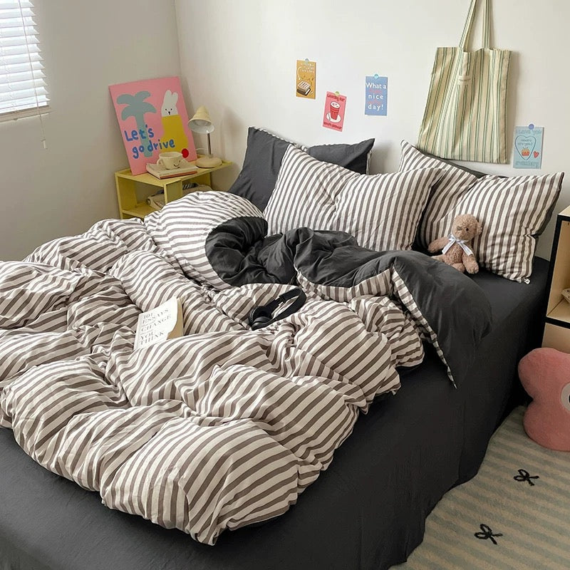 Minimalist Black Stripe Bedding Set